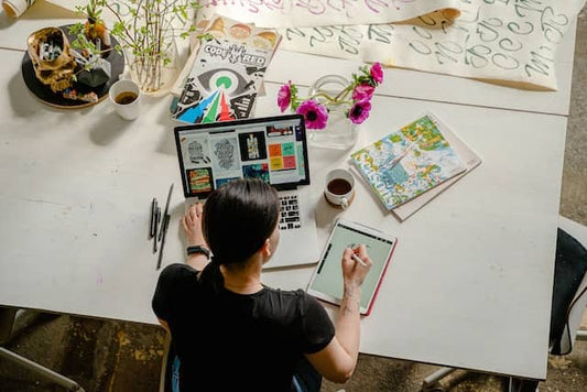 Cómo crear un anuncio publicitario + ejemplos para inspirarte